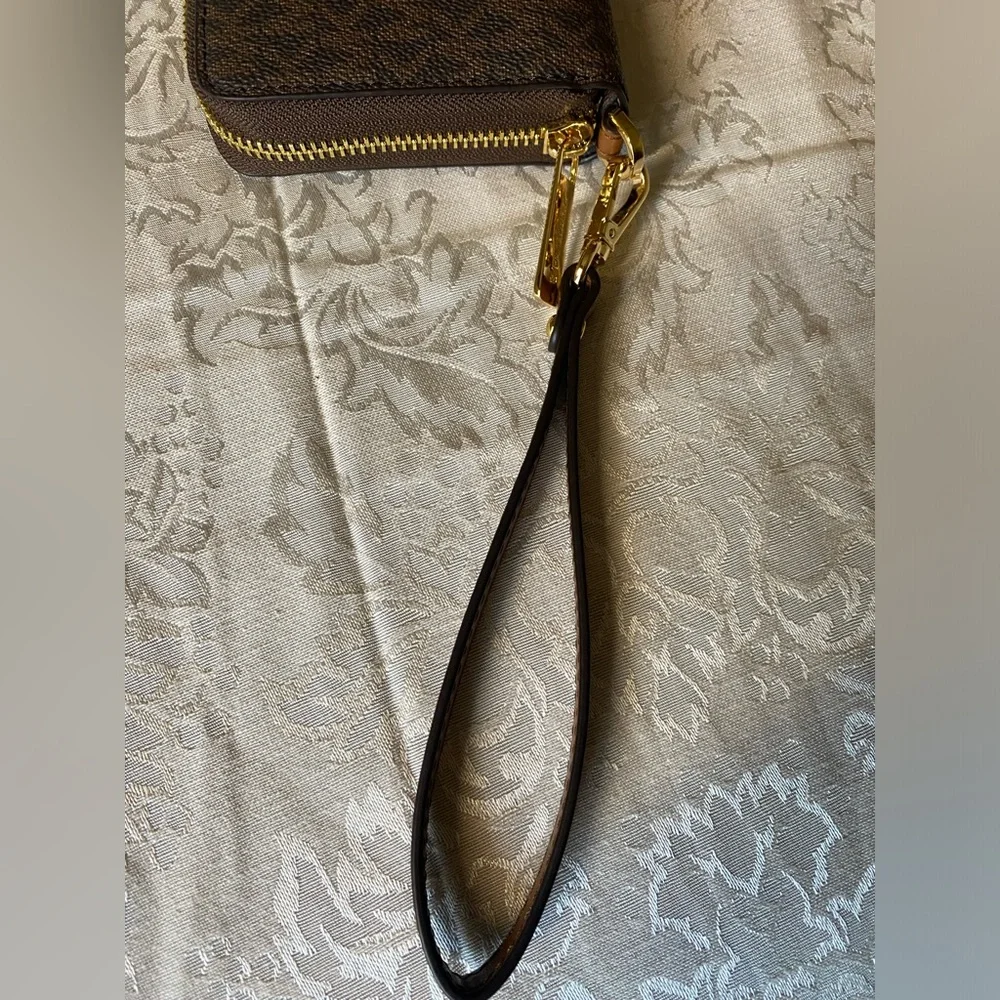 Michael Kors wristlet NWT